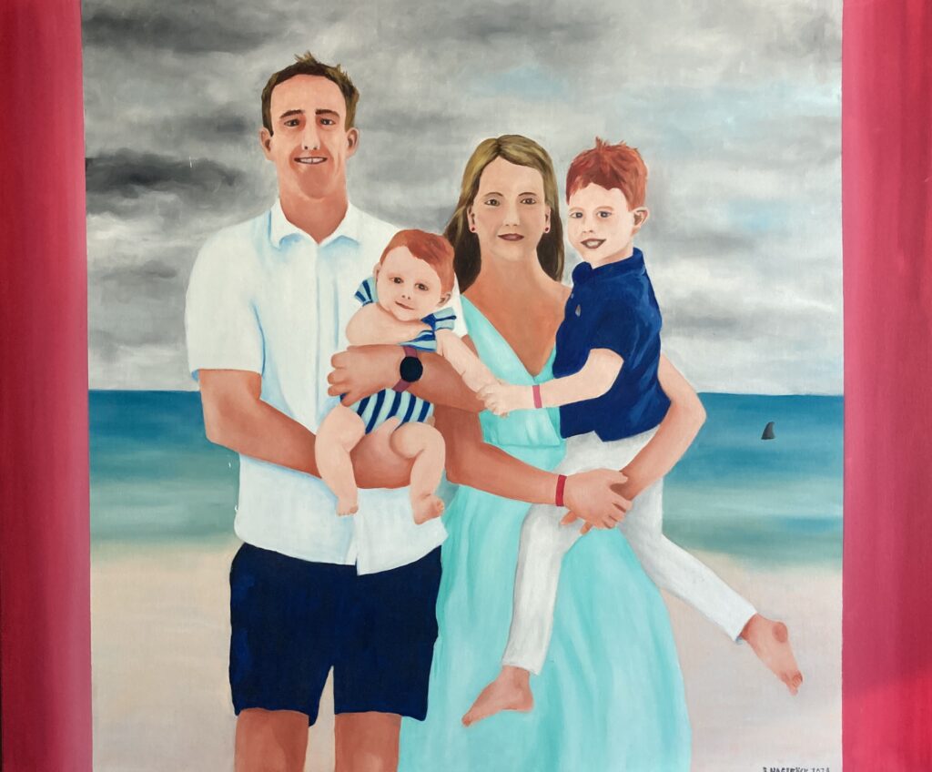 Ölgemälde. Eine Familie mit Vater, Mutter, Kind und Baby stehen am Strand. Im Meer ist eine Haifischflosse zu sehen.